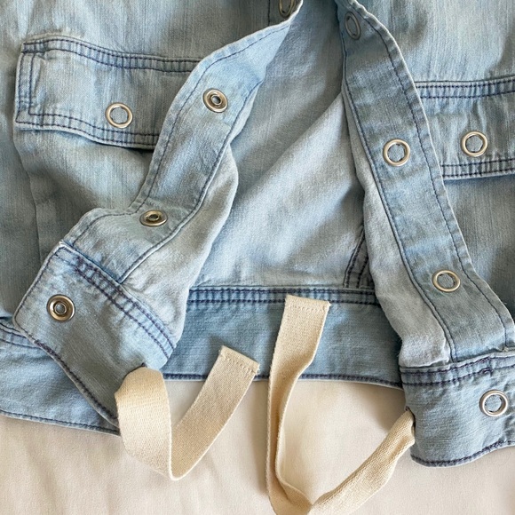 Cropped Utility Trucker Jacket lightweight denim - Picture 4 of 10